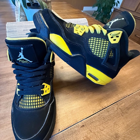 Jordan 4 Retro Thunder - - Picture 6 of 8